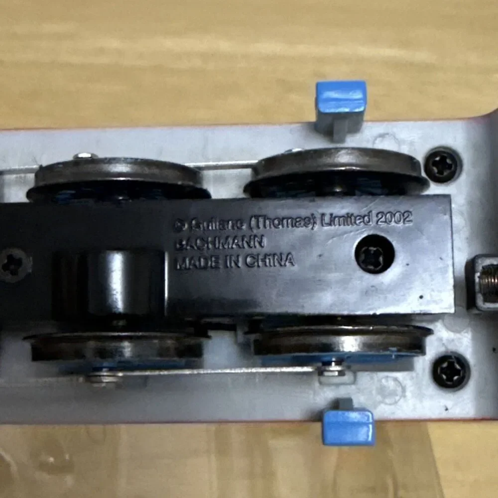 Thomas w/ Moving Eyes Clarabel SC Ruffey Bachmann 2002 HO Scale - Picture 14 of 16